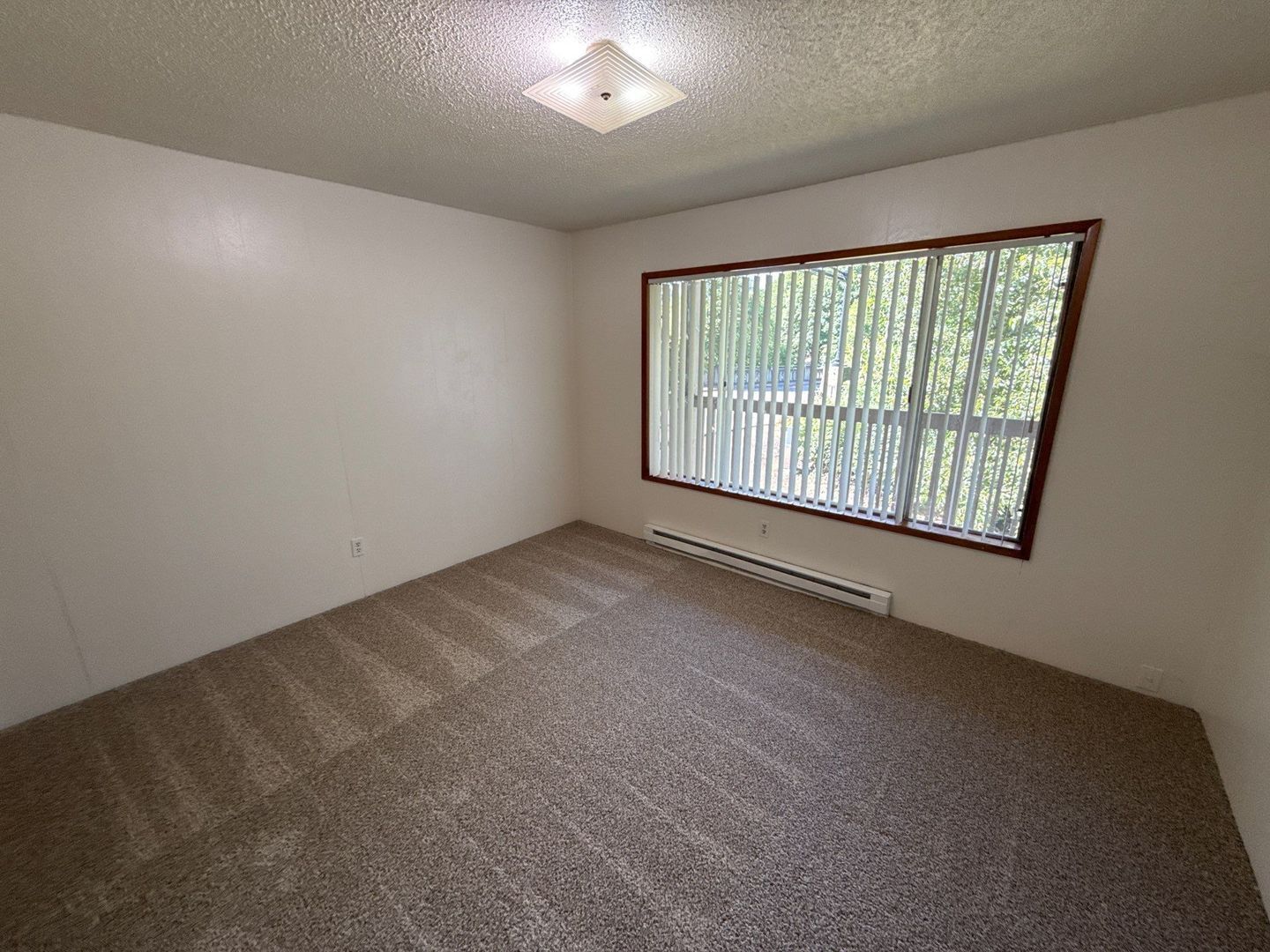 SW Dallas 2 Bed, 1 Bath, 2nd Floor Apartment, AVAILABLE NOW! property image