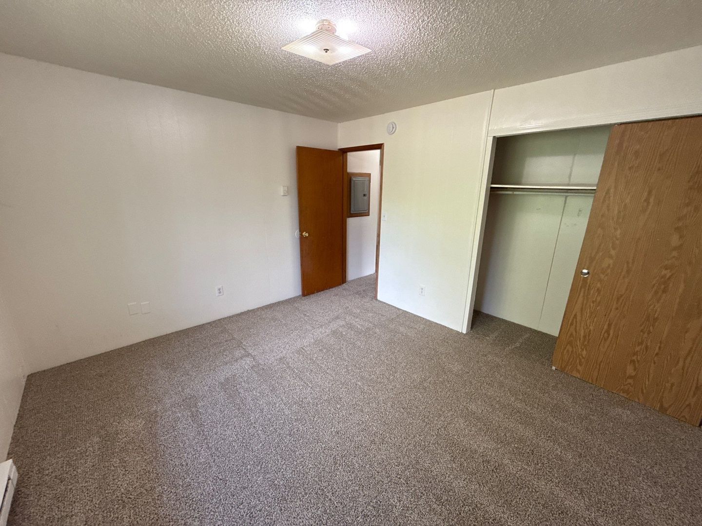 SW Dallas 2 Bed, 1 Bath, 2nd Floor Apartment, AVAILABLE NOW! property image