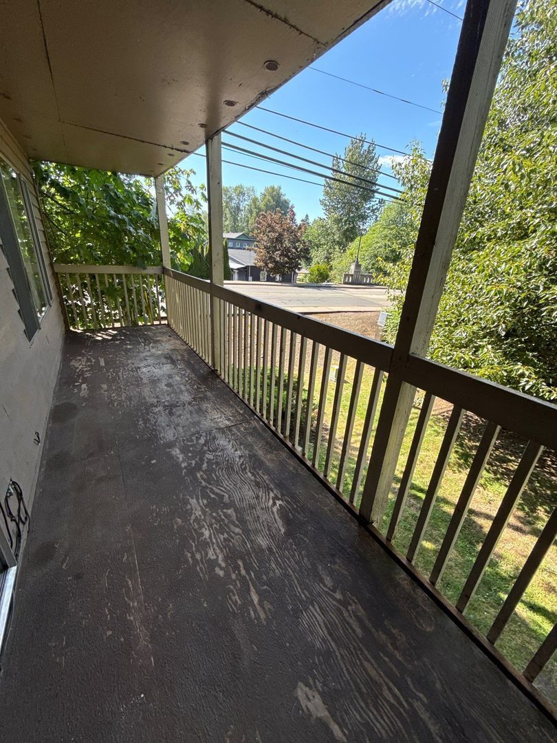 SW Dallas 2 Bed, 1 Bath, 2nd Floor Apartment, AVAILABLE NOW! property image