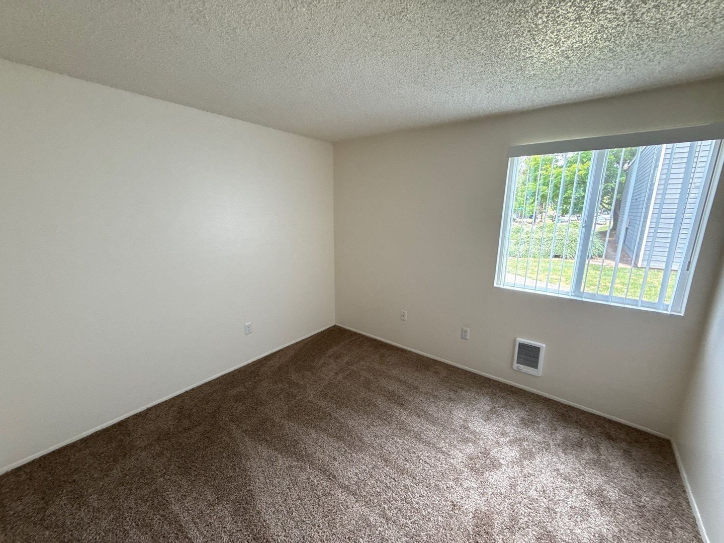 NW Salem, 2 Bed, 1 Bath, Spacious 1st Floor Apartment, Pets are Welcome, AVAILABLE NOW! property image