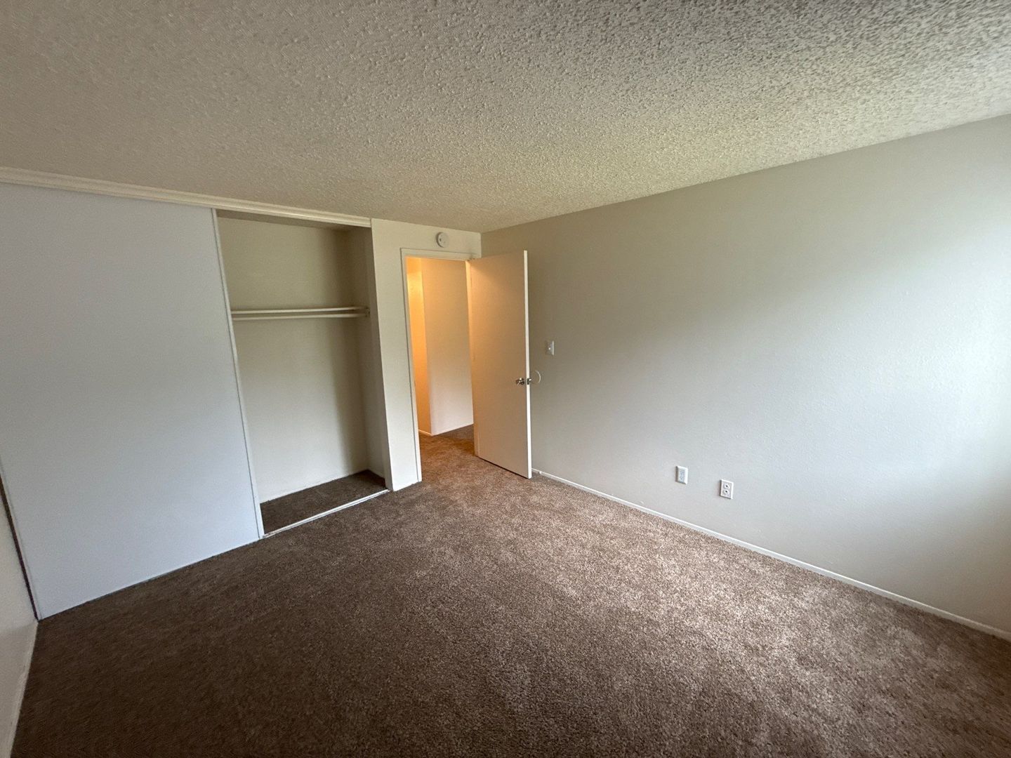 NW Salem, 2 Bed, 1 Bath, Spacious 1st Floor Apartment, Pets are Welcome, AVAILABLE NOW! property image