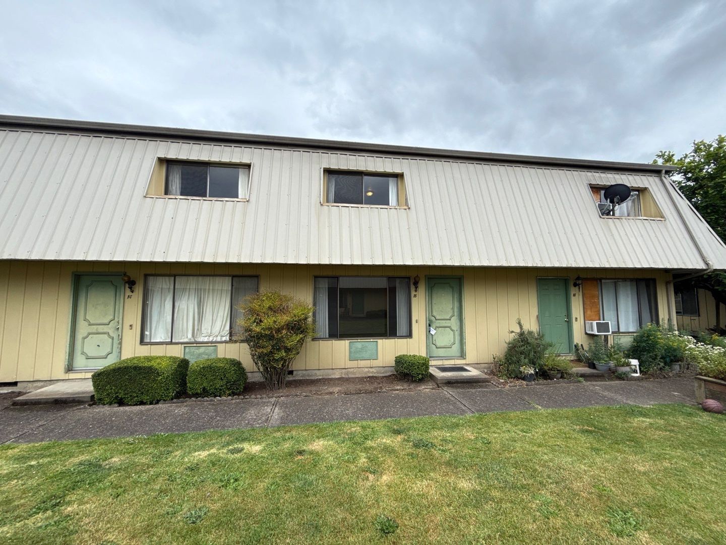 SE Albany 2 Bed 1.5 Bath Apartment, Washer & Dryer Hookups, AVAILABLE NOW! property image