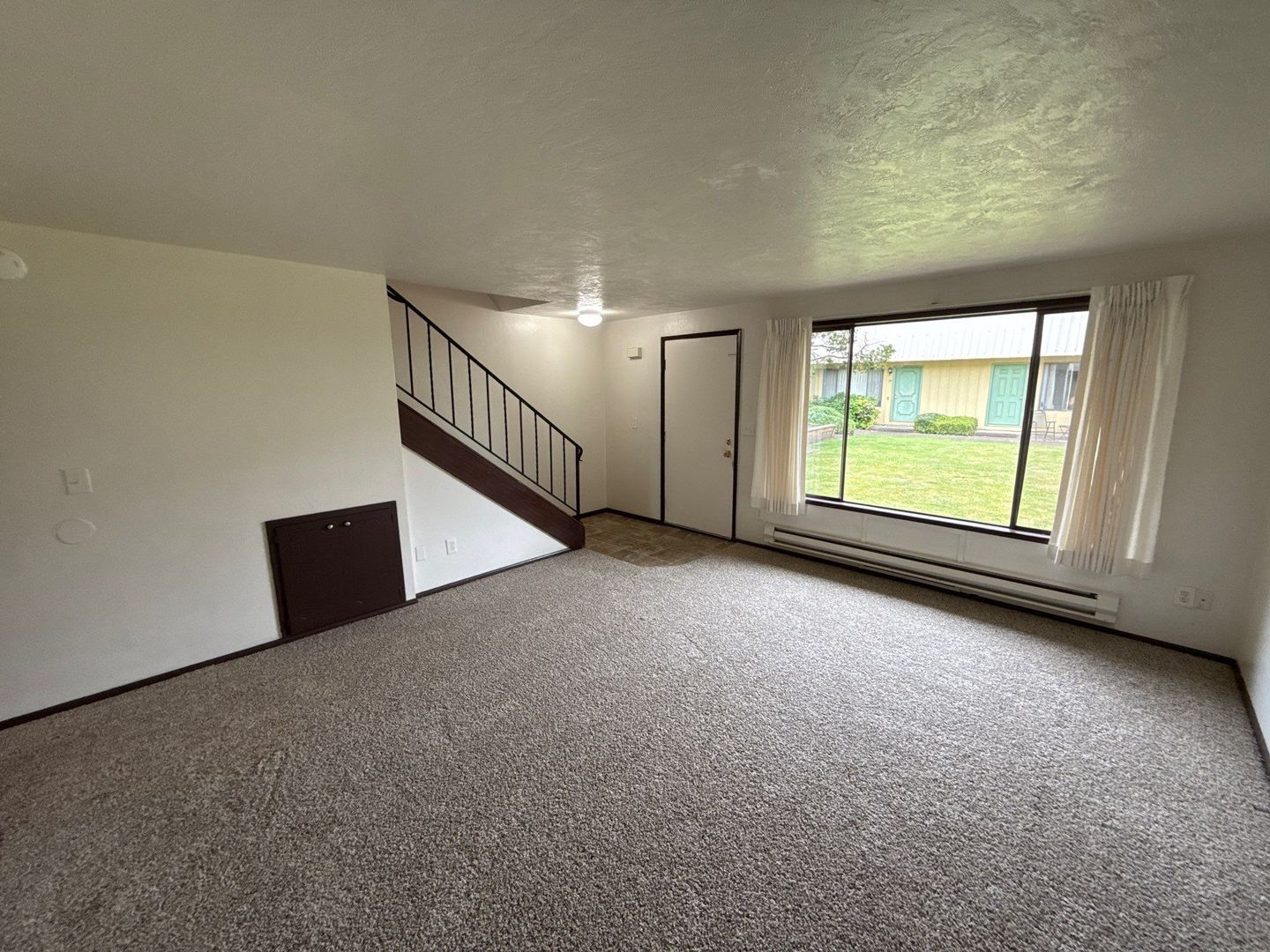 SE Albany 2 Bed 1.5 Bath Apartment, Washer & Dryer Hookups, AVAILABLE NOW! property image