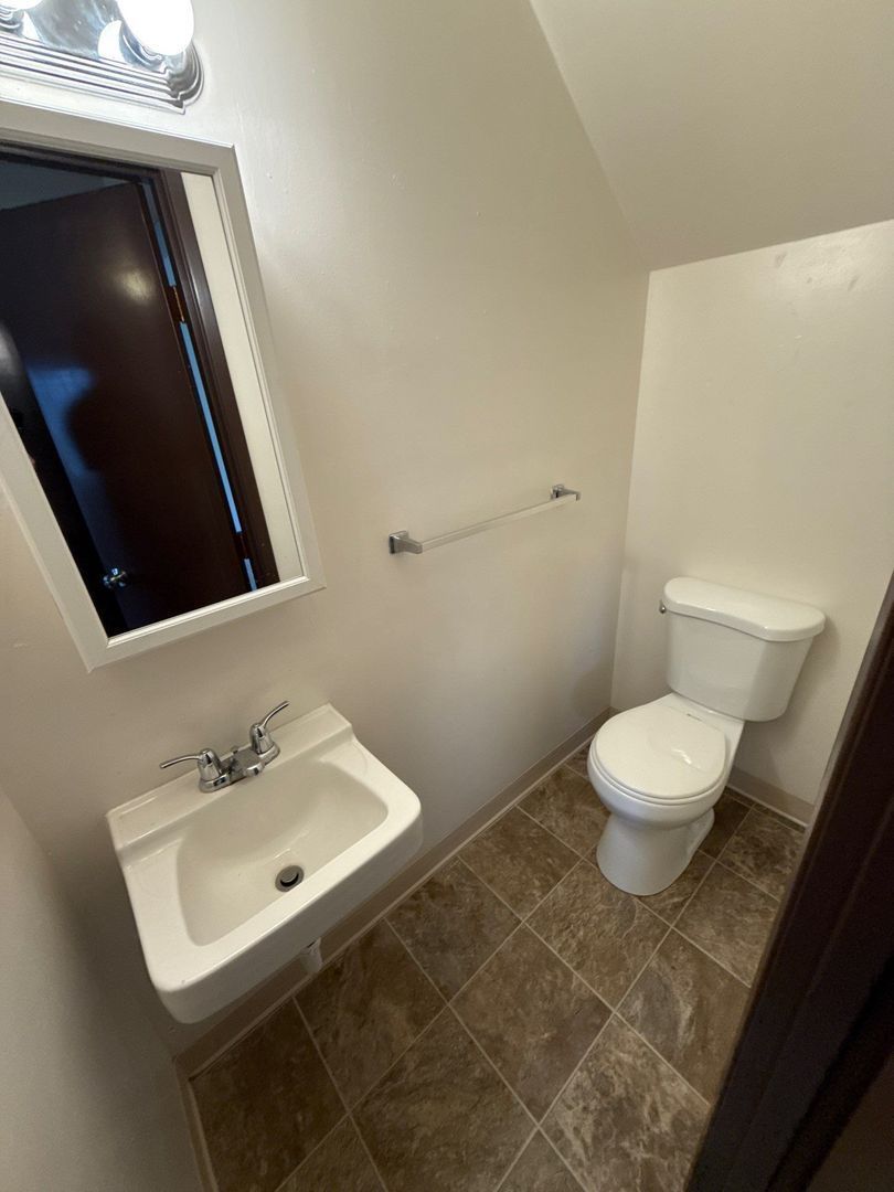 SE Albany 2 Bed 1.5 Bath Apartment, Washer & Dryer Hookups, AVAILABLE NOW! property image
