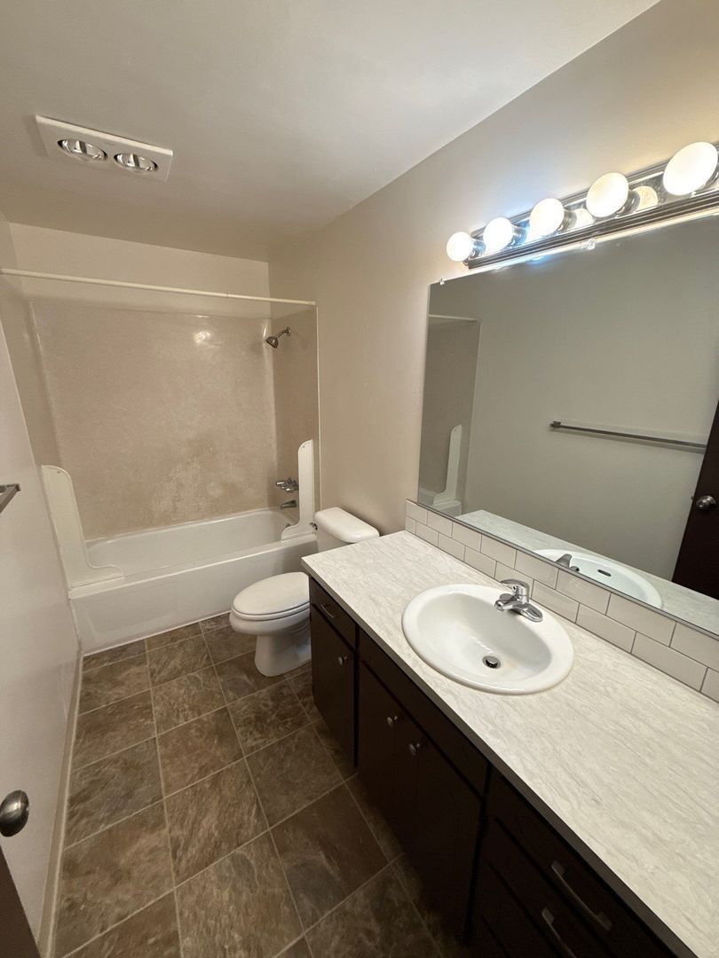 SE Albany 2 Bed 1.5 Bath Apartment, Washer & Dryer Hookups, AVAILABLE NOW! property image