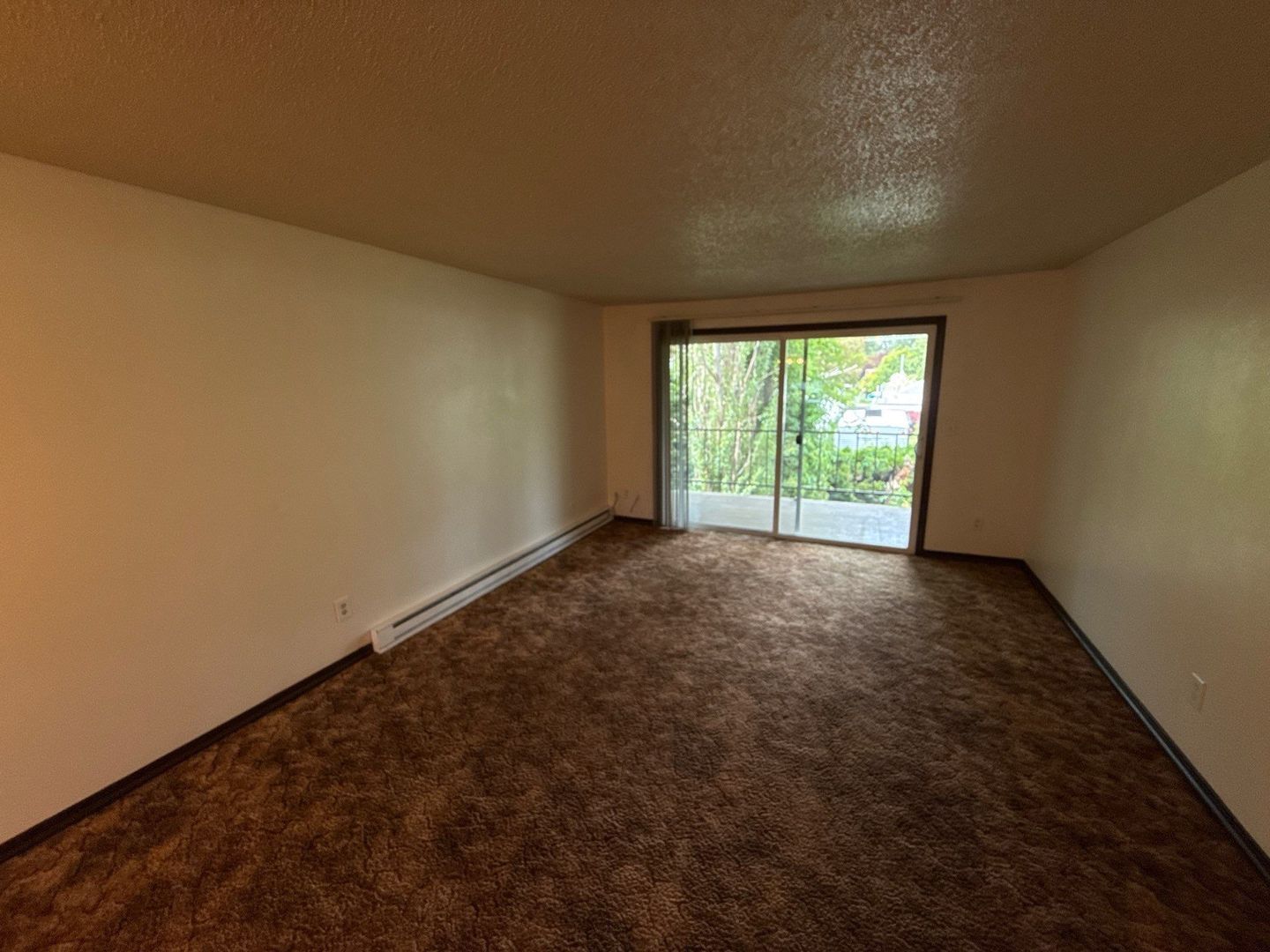 $1095 First 3 Months, SE Salem 2 Bed 1 Bath, 2nd Floor Apartment, Pet's are Welcome | AVAILABLE NOW! property image
