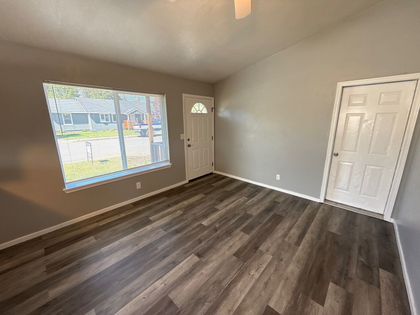 Sweet Home 2 Bed 1 Bath Duplex, Fully Fenced Back Yard, AVAILABLE NOW! property image