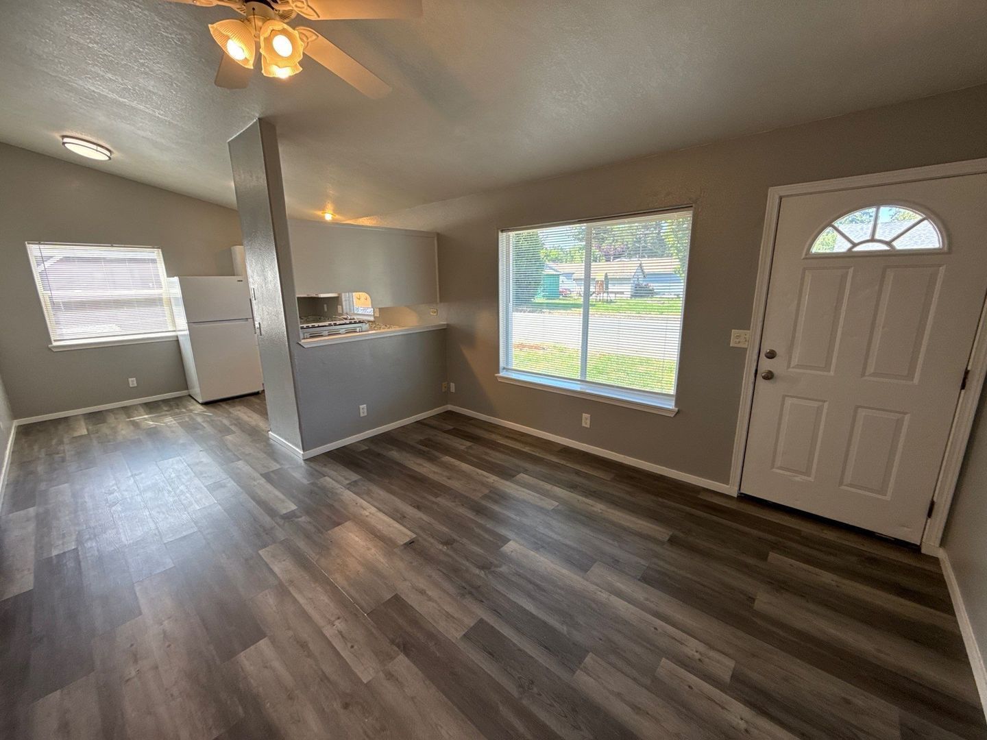 Sweet Home 2 Bed 1 Bath Duplex, Fully Fenced Back Yard, AVAILABLE NOW! property image