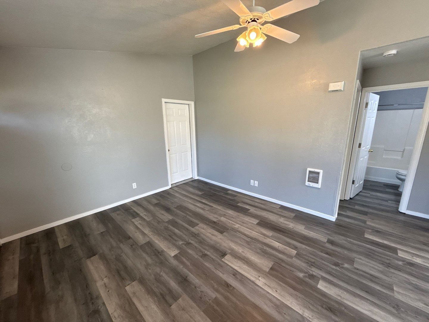 Sweet Home 2 Bed 1 Bath Duplex, Fully Fenced Back Yard, AVAILABLE NOW! property image