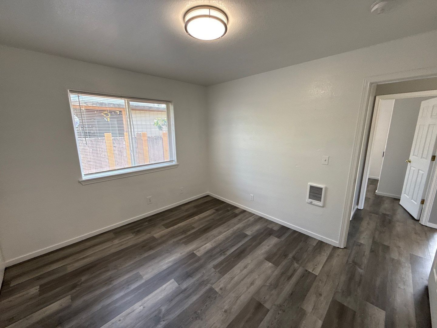 Sweet Home 2 Bed 1 Bath Duplex, Fully Fenced Back Yard, AVAILABLE NOW! property image