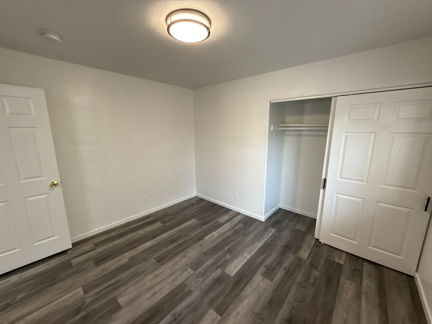 Sweet Home 2 Bed 1 Bath Duplex, Fully Fenced Back Yard, AVAILABLE NOW! property image