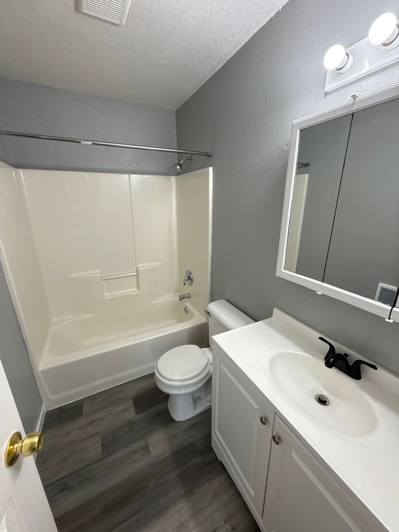 Sweet Home 2 Bed 1 Bath Duplex, Fully Fenced Back Yard, AVAILABLE NOW! property image