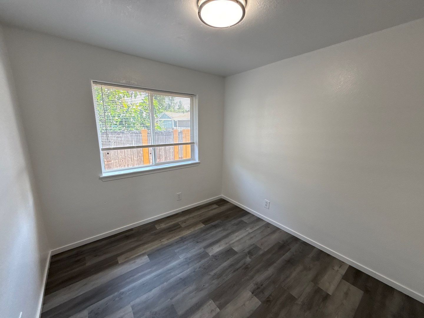 Sweet Home 2 Bed 1 Bath Duplex, Fully Fenced Back Yard, AVAILABLE NOW! property image