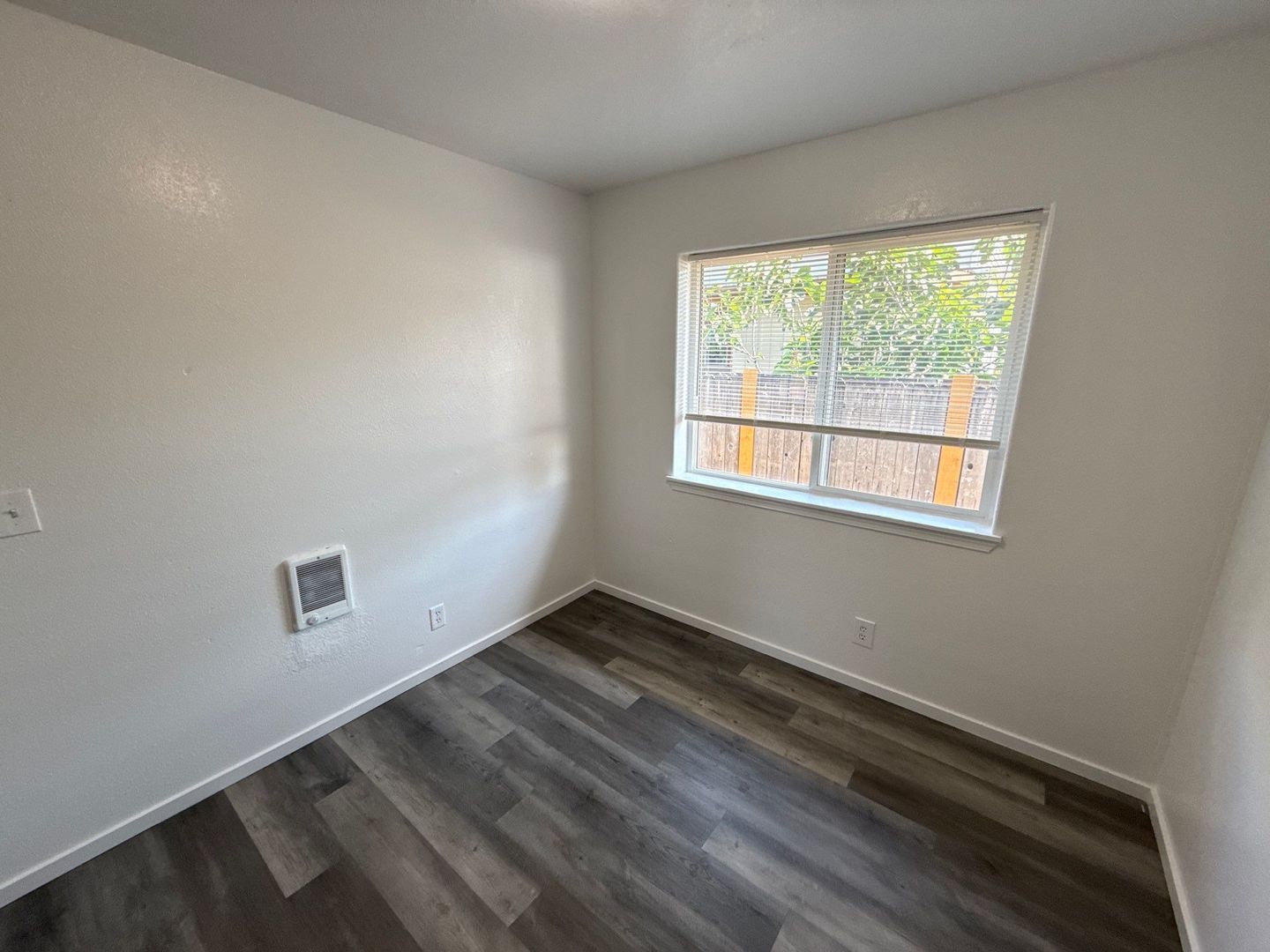 Sweet Home 2 Bed 1 Bath Duplex, Fully Fenced Back Yard, AVAILABLE NOW! property image