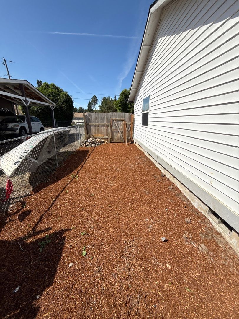 Sweet Home 2 Bed 1 Bath Duplex, Fully Fenced Back Yard, AVAILABLE NOW! property image