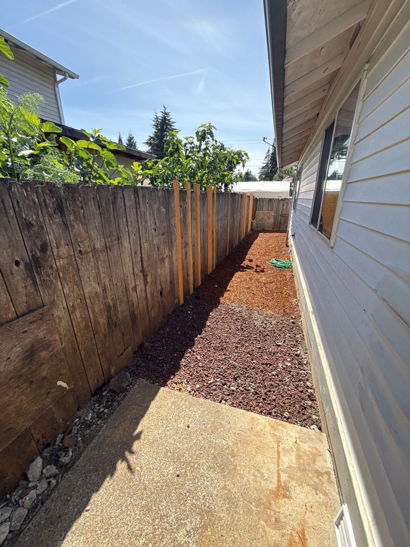 Sweet Home 2 Bed 1 Bath Duplex, Fully Fenced Back Yard, AVAILABLE NOW! property image