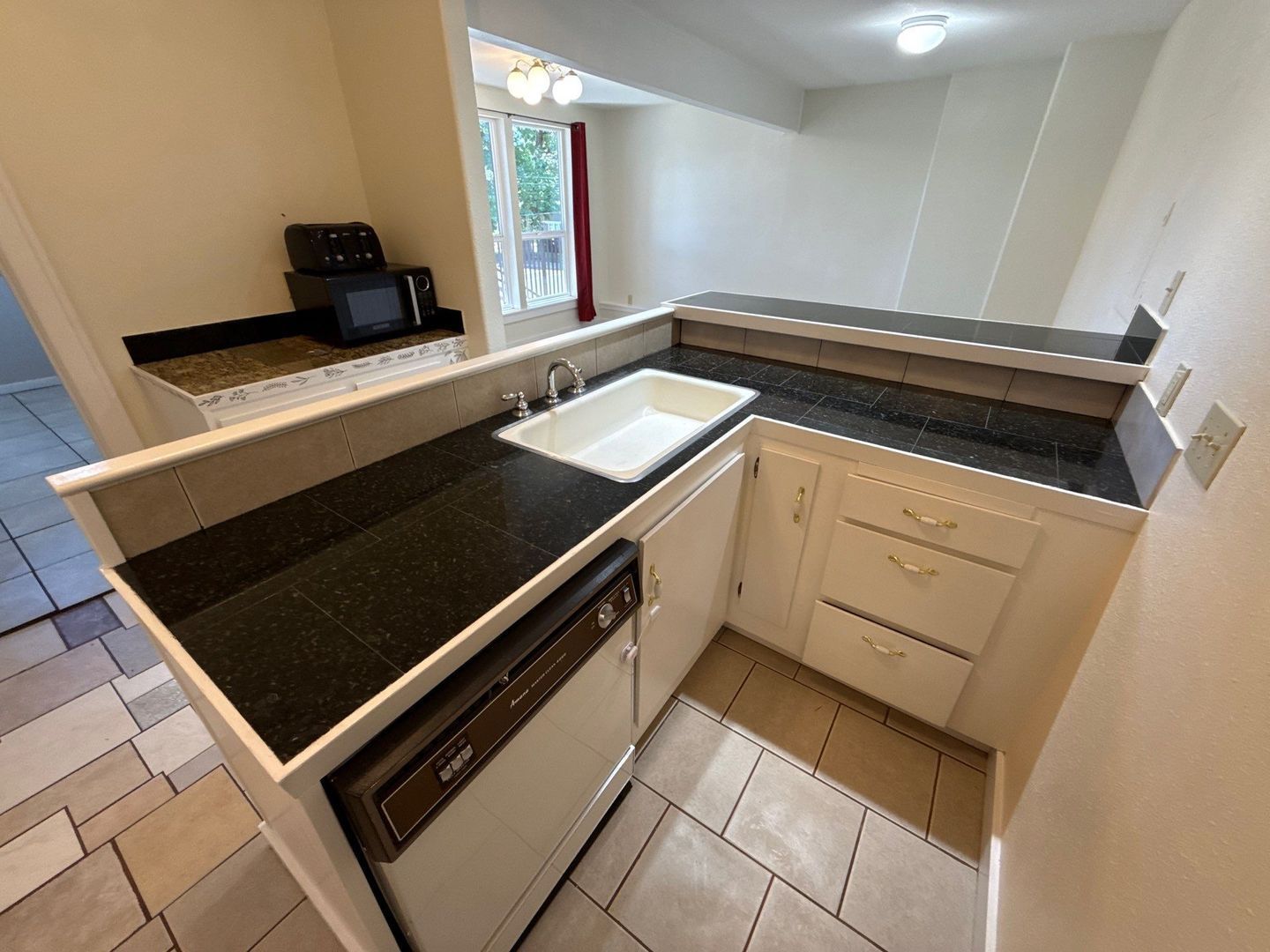 Monmouth 1 Bed 1 Bath, 2nd Floor Apartment, W/D in Unit, AVAILABLE NOW! property image