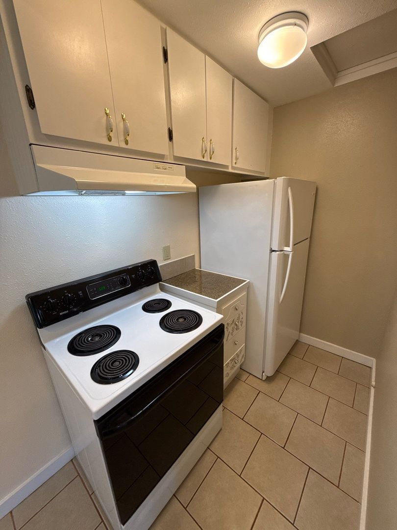Monmouth 1 Bed 1 Bath, 2nd Floor Apartment, W/D in Unit, AVAILABLE NOW! property image