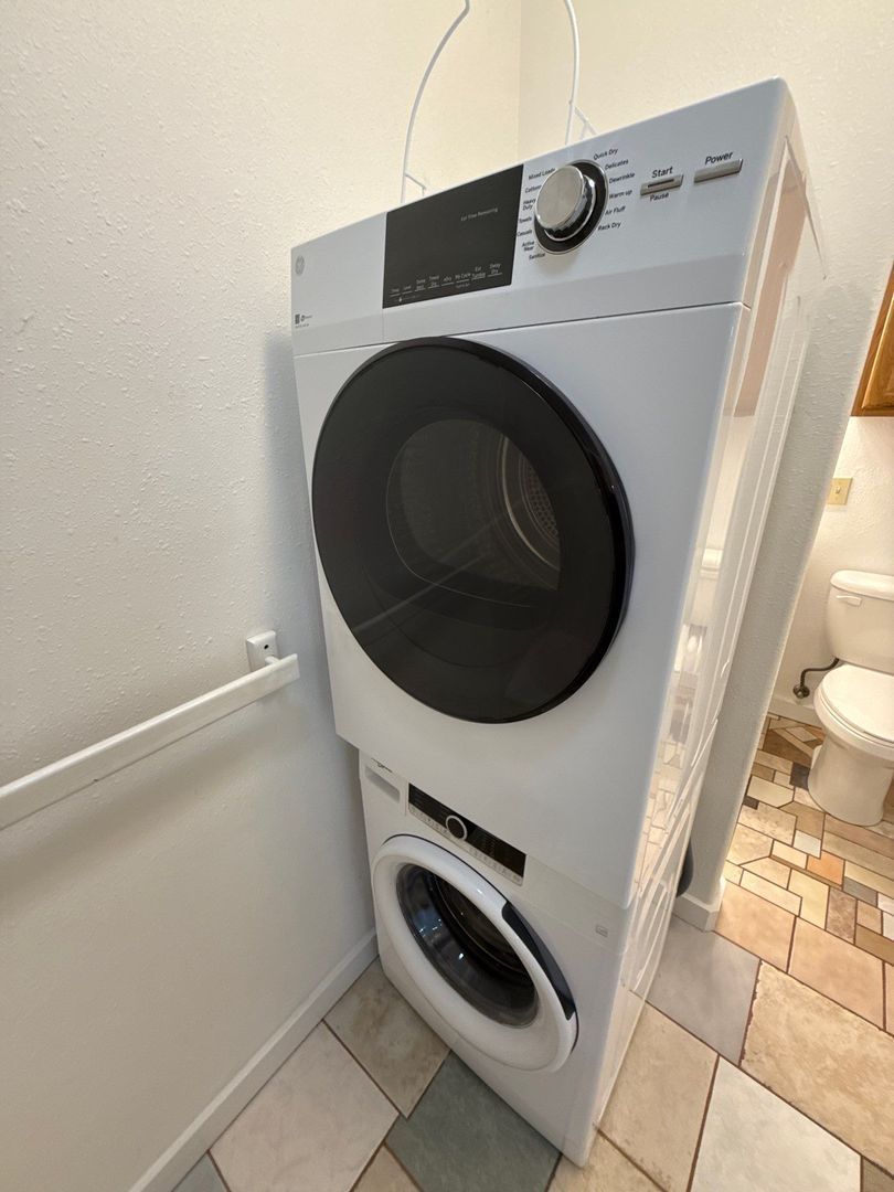 Monmouth 1 Bed 1 Bath, 2nd Floor Apartment, W/D in Unit, AVAILABLE NOW! property image