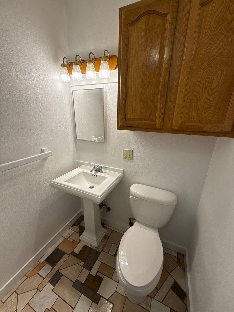 Monmouth 1 Bed 1 Bath, 2nd Floor Apartment, W/D in Unit, AVAILABLE NOW! property image