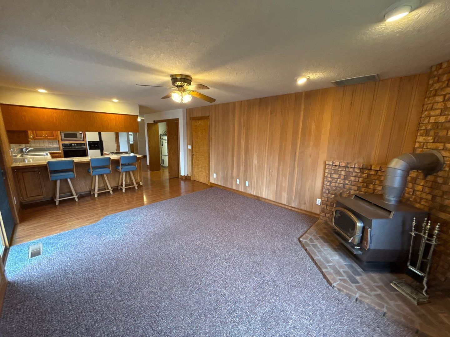 Sublimity 3 Bed, 2 Bath, Single Family Home, w/Fully Fenced Back Yard, AVAILABLE NOW! property image