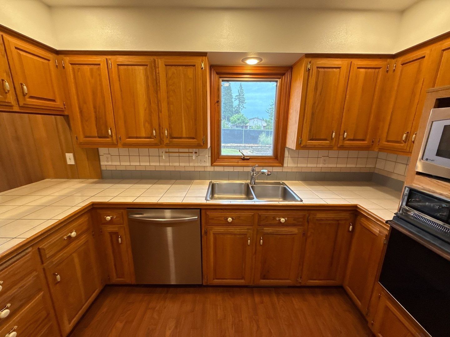 Sublimity 3 Bed, 2 Bath, Single Family Home, w/Fully Fenced Back Yard, AVAILABLE NOW! property image