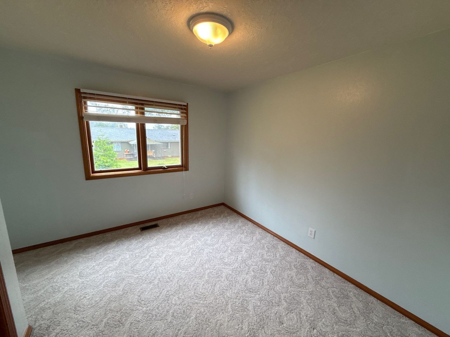 Sublimity 3 Bed, 2 Bath, Single Family Home, w/Fully Fenced Back Yard, AVAILABLE NOW! property image