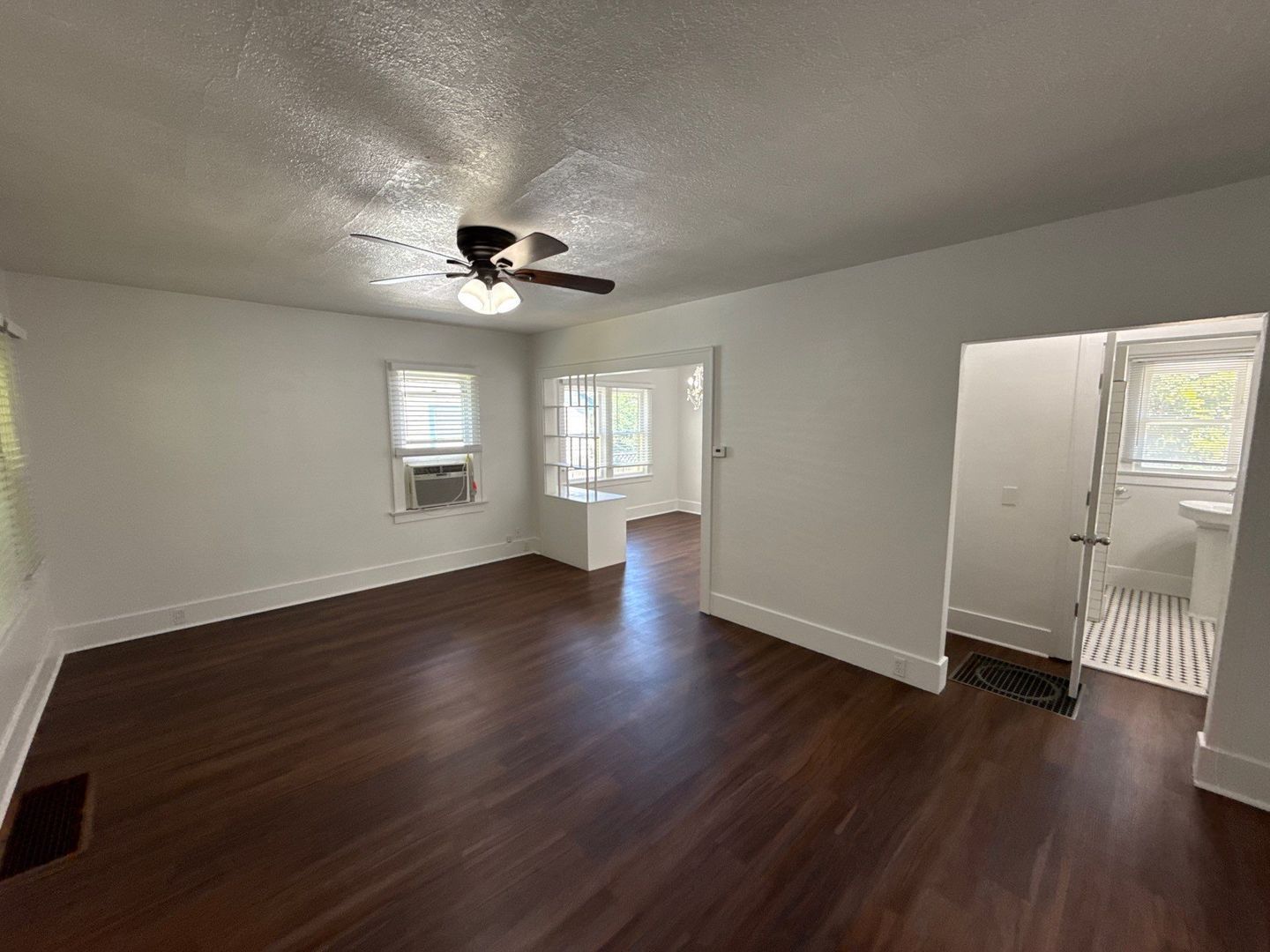 SE Salem Spacious 2 Bed, 1 Bath, Single Family Home, AVAILABLE NOW! property image
