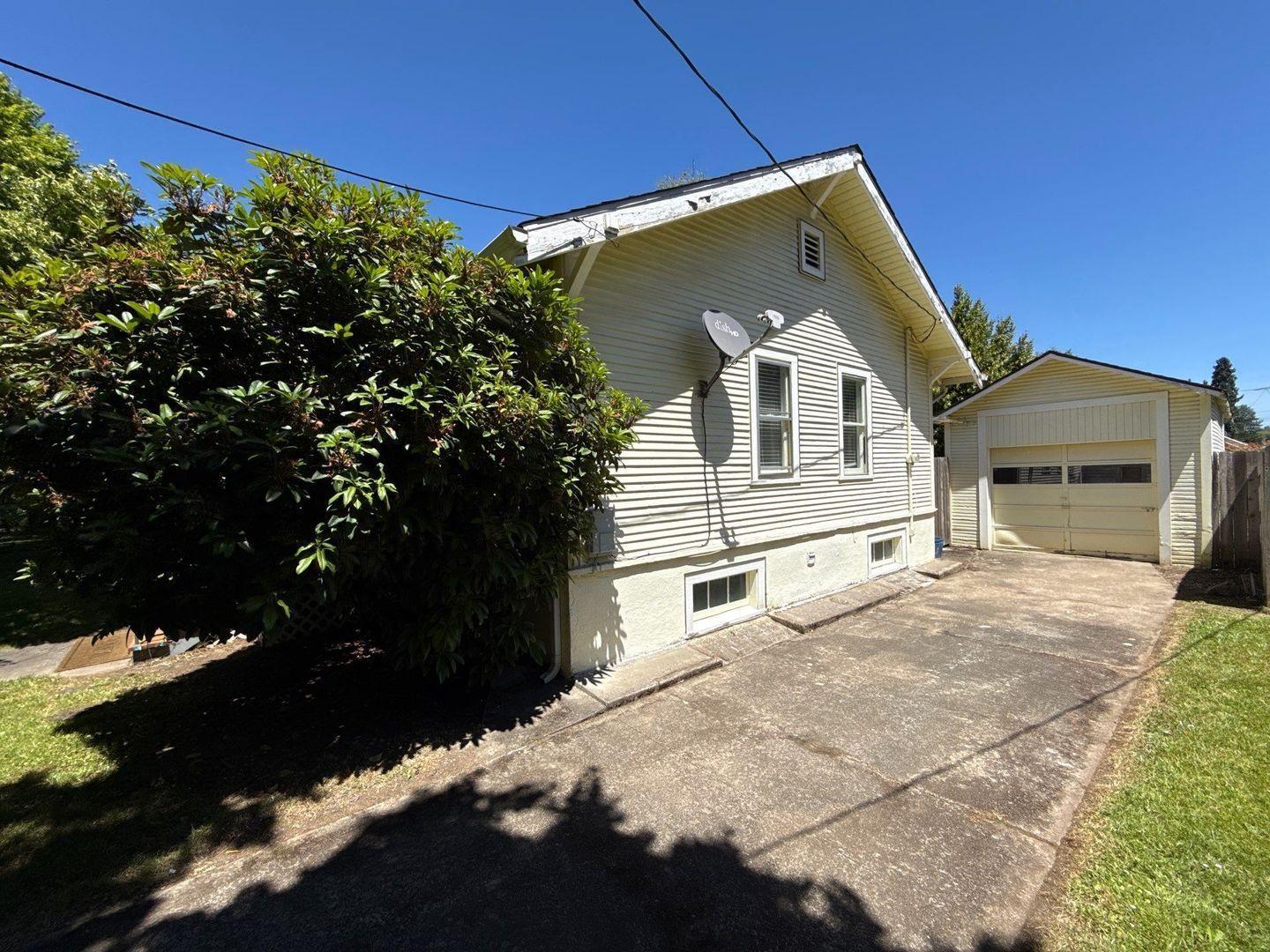 SE Salem Spacious 2 Bed, 1 Bath, Single Family Home, AVAILABLE NOW! property image