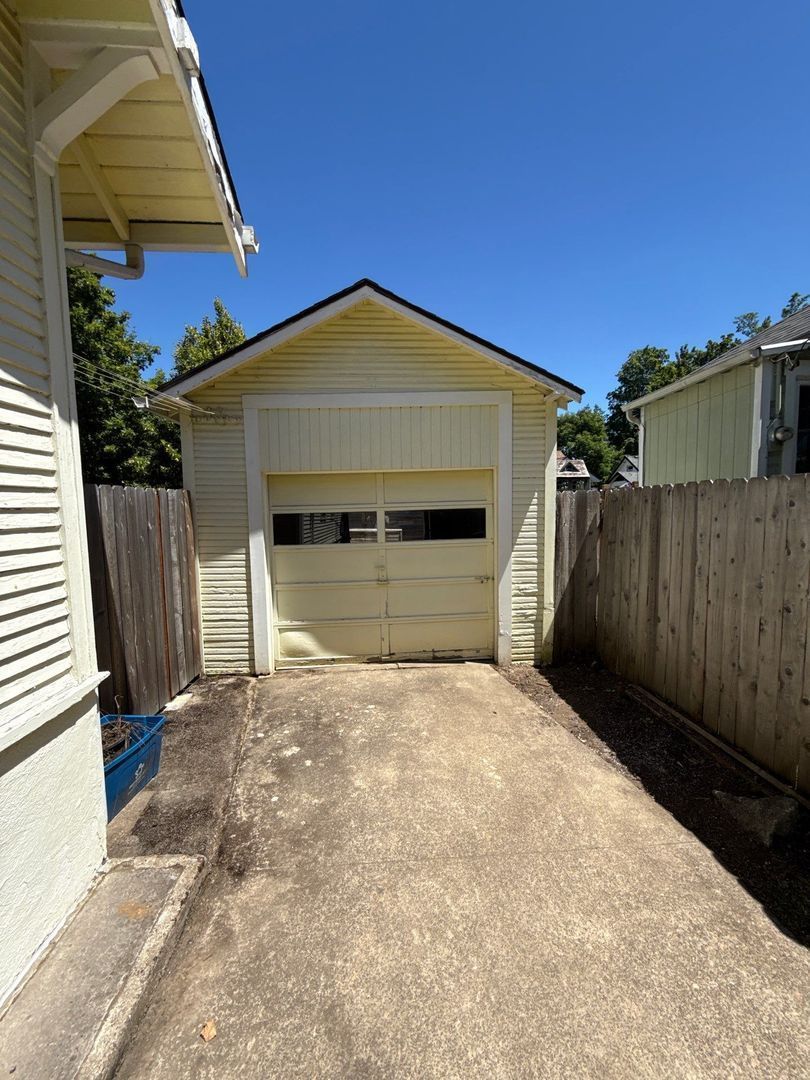 SE Salem Spacious 2 Bed, 1 Bath, Single Family Home, AVAILABLE NOW! property image