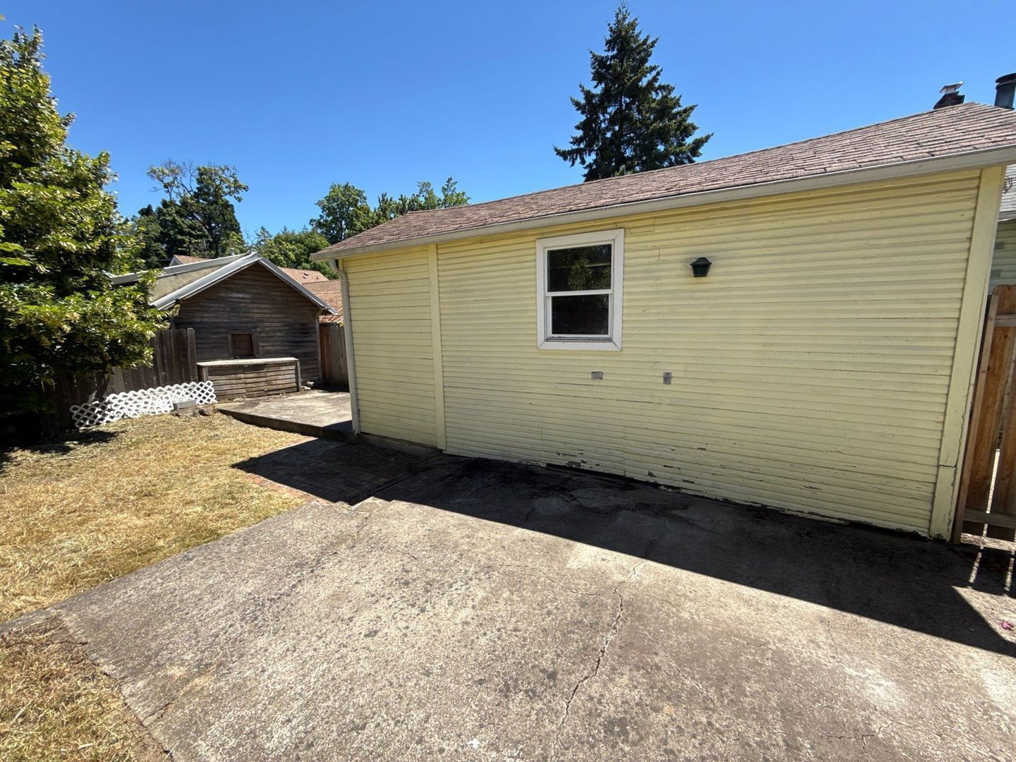 SE Salem Spacious 2 Bed, 1 Bath, Single Family Home, AVAILABLE NOW! property image