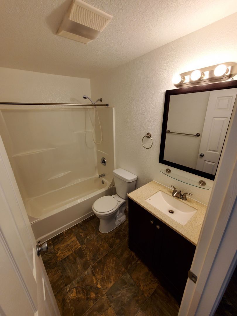 SW Albany 1 Bed 1 Bath 1st Floor Apartment, Laundry On Site, COMING SOON! property image