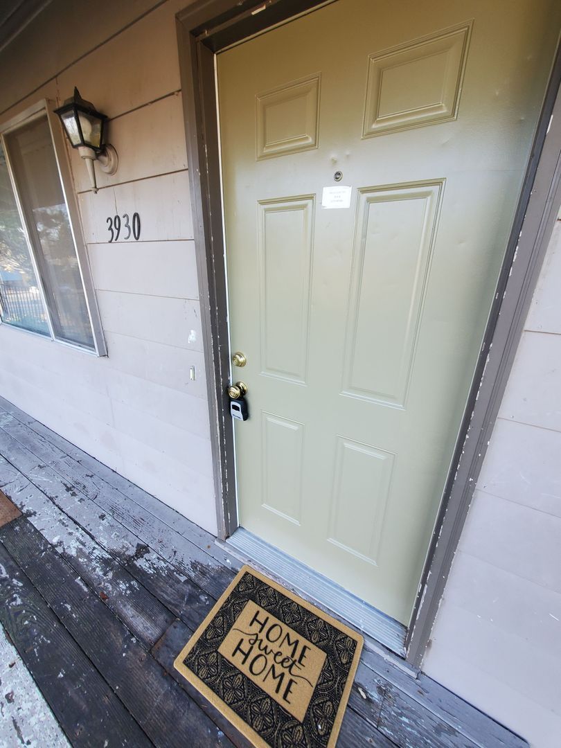 NE Salem 3 Bed, 1 Bath, 2nd Floor Apartment, Pet's are Welcome, COMING SOON! property image
