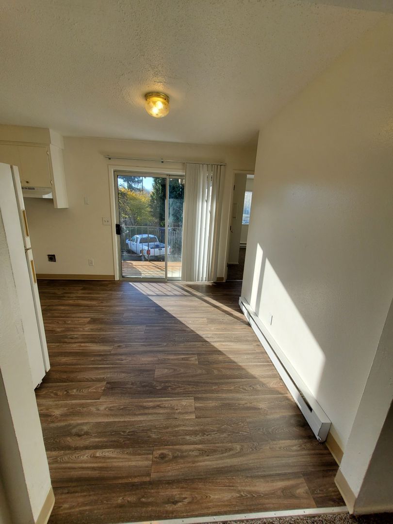 NE Salem 3 Bed, 1 Bath, 2nd Floor Apartment, Pet's are Welcome, COMING SOON! property image