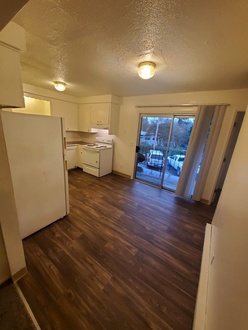 NE Salem 3 Bed, 1 Bath, 2nd Floor Apartment, Pet's are Welcome, COMING SOON! property image