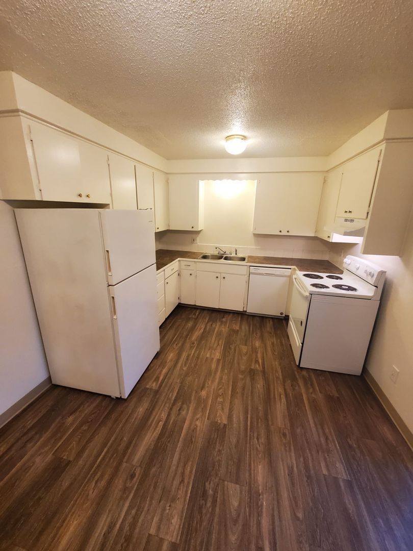 NE Salem 3 Bed, 1 Bath, 2nd Floor Apartment, Pet's are Welcome, COMING SOON! property image