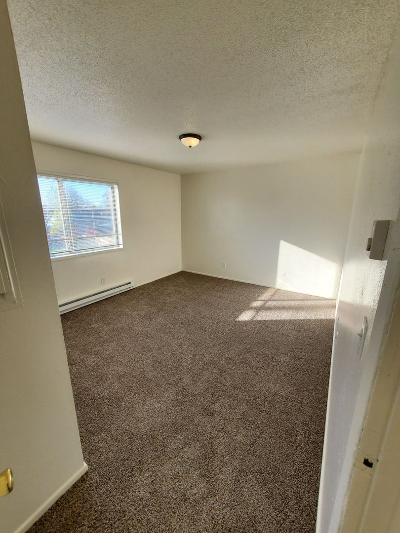 NE Salem 3 Bed, 1 Bath, 2nd Floor Apartment, Pet's are Welcome, COMING SOON! property image