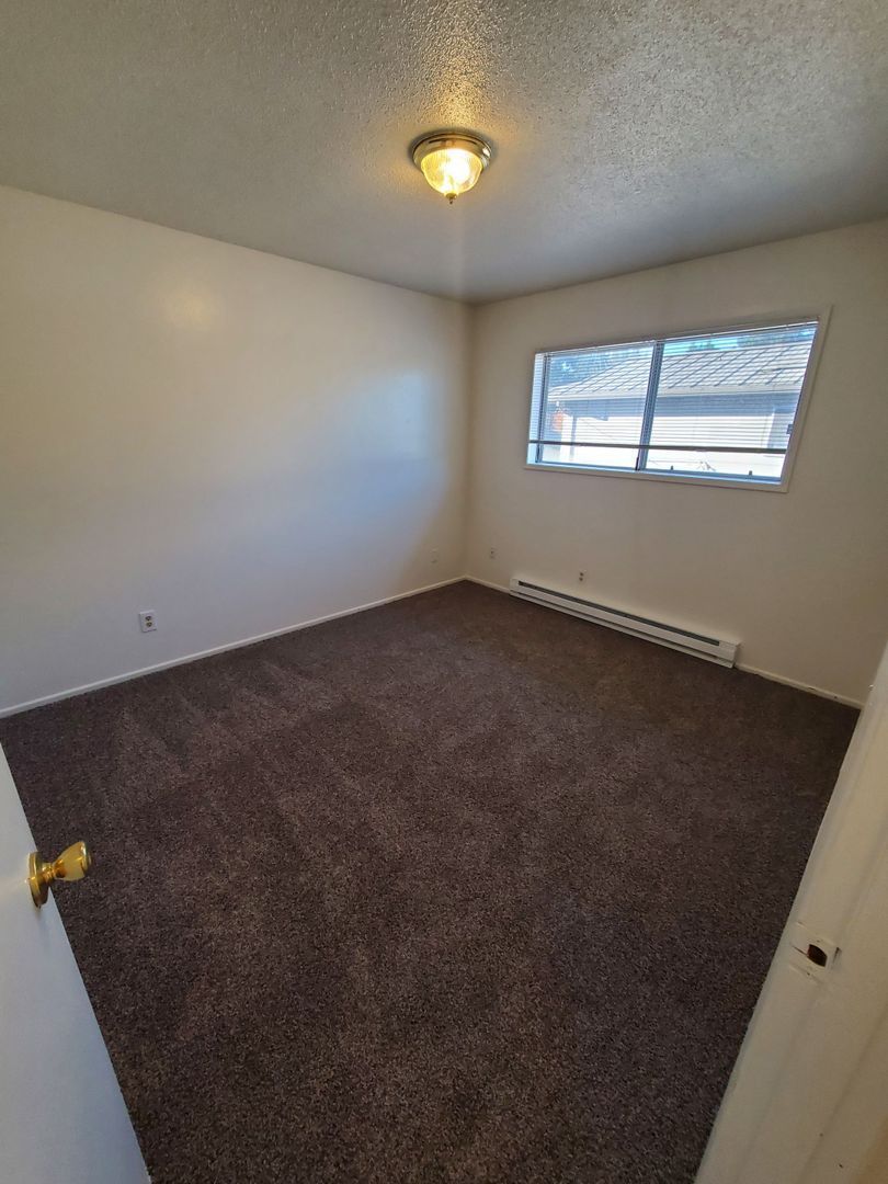 NE Salem 3 Bed, 1 Bath, 2nd Floor Apartment, Pet's are Welcome, COMING SOON! property image