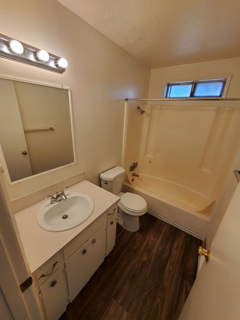 NE Salem 3 Bed, 1 Bath, 2nd Floor Apartment, Pet's are Welcome, COMING SOON! property image
