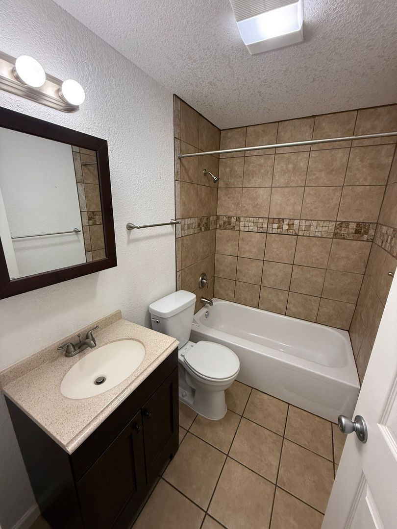 SW Albany, 1 Bed, 1 Bath, Spacious 1st Floor Apartment, Flat Fee for W/S/G, COMING SOON! property image