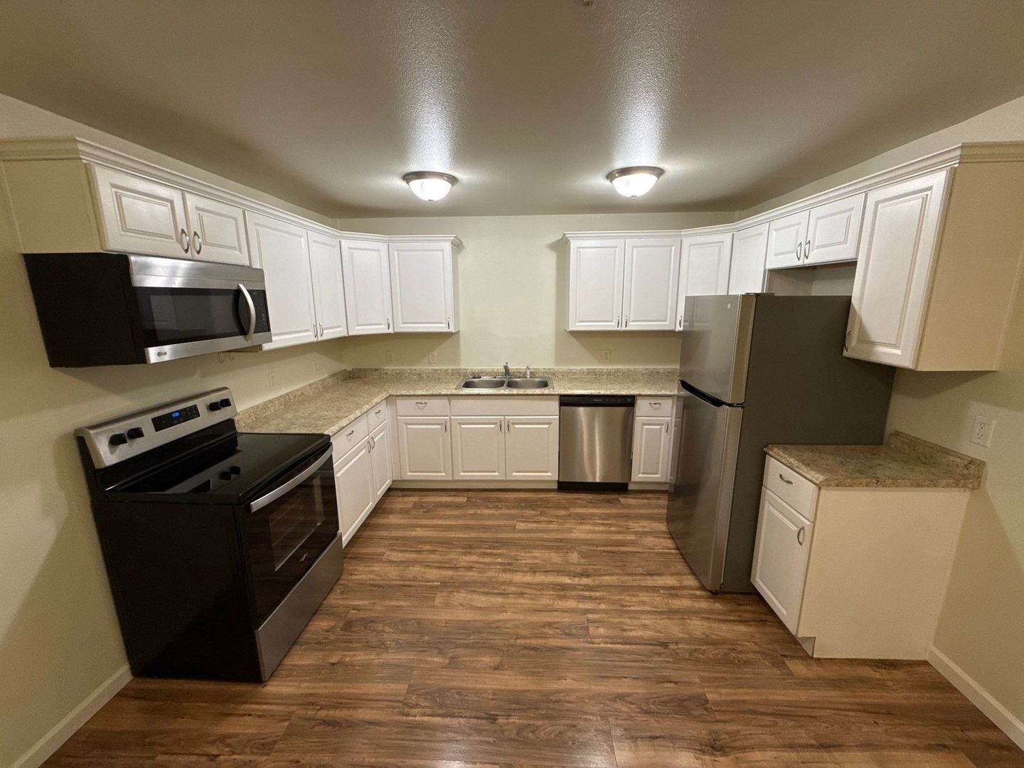 Mount Angel, 3 Bed, 2 Bath, 1st Floor Apartment, Pet Friendly, |AVAILABLE NOW! property image
