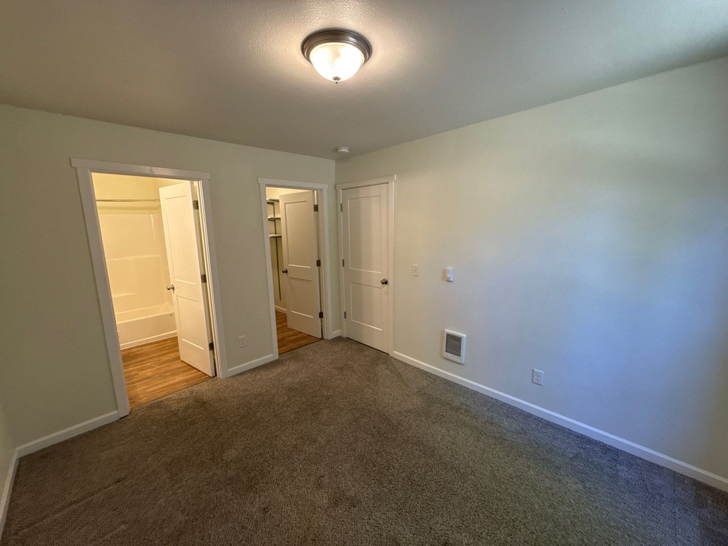 Mount Angel, 3 Bed, 2 Bath, 1st Floor Apartment, Pet Friendly, |AVAILABLE NOW! property image