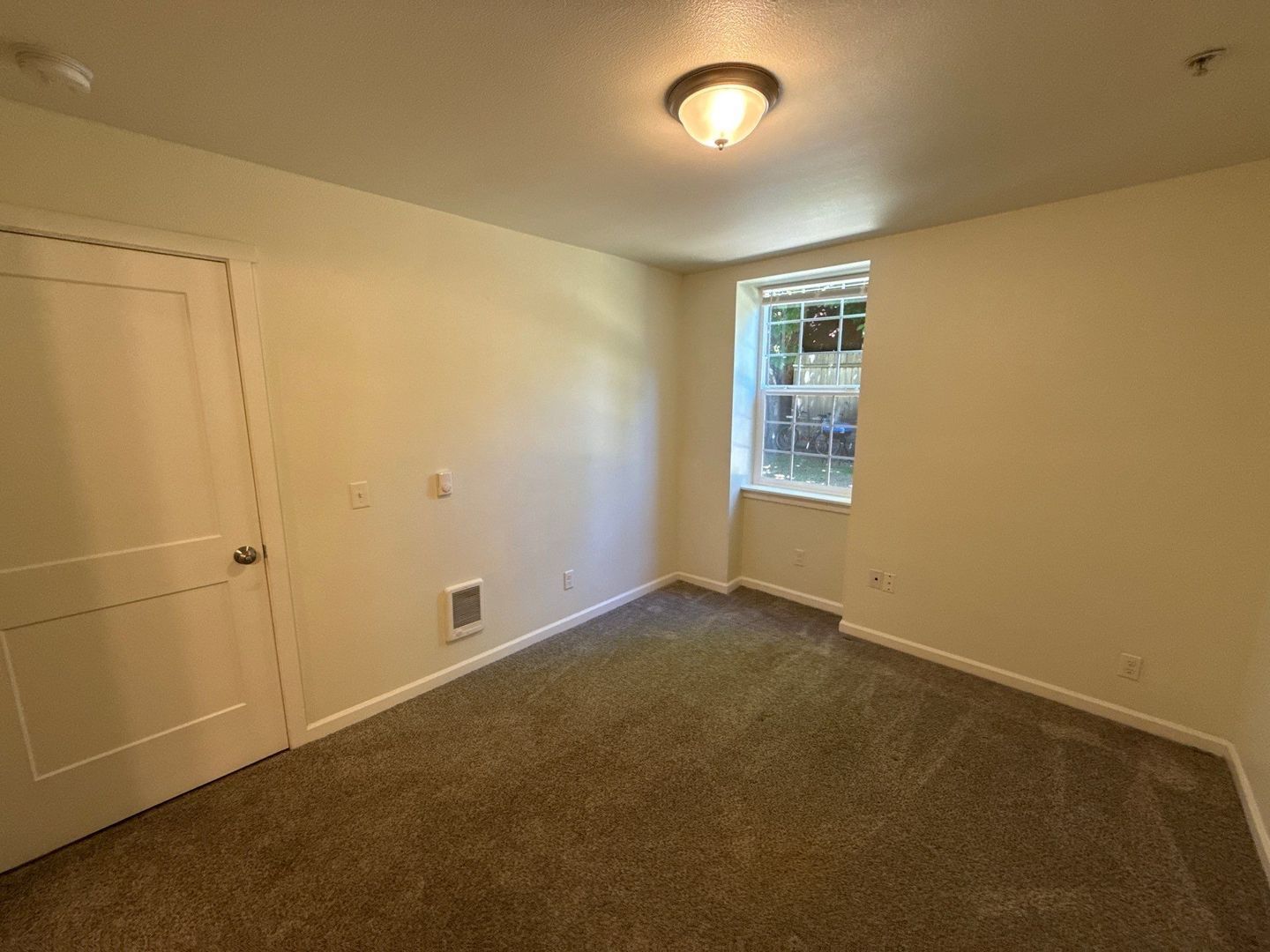 Mount Angel, 3 Bed, 2 Bath, 1st Floor Apartment, Pet Friendly, |AVAILABLE NOW! property image