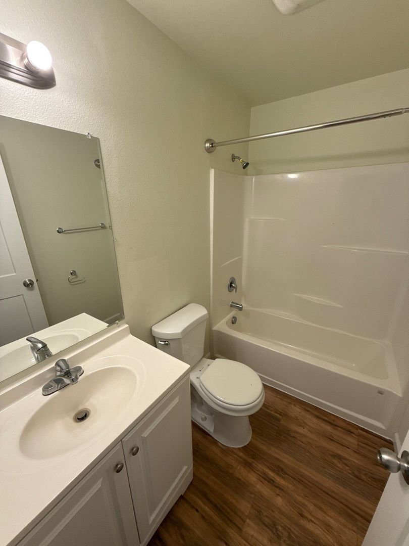 Mount Angel, 3 Bed, 2 Bath, 1st Floor Apartment, Pet Friendly, |AVAILABLE NOW! property image