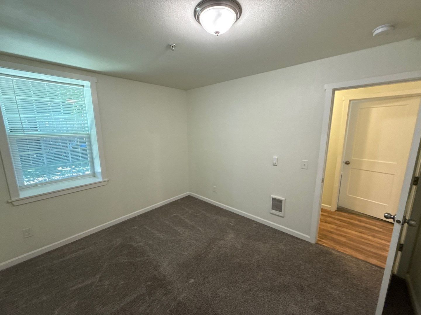 Mount Angel, 3 Bed, 2 Bath, 1st Floor Apartment, Pet Friendly, |AVAILABLE NOW! property image