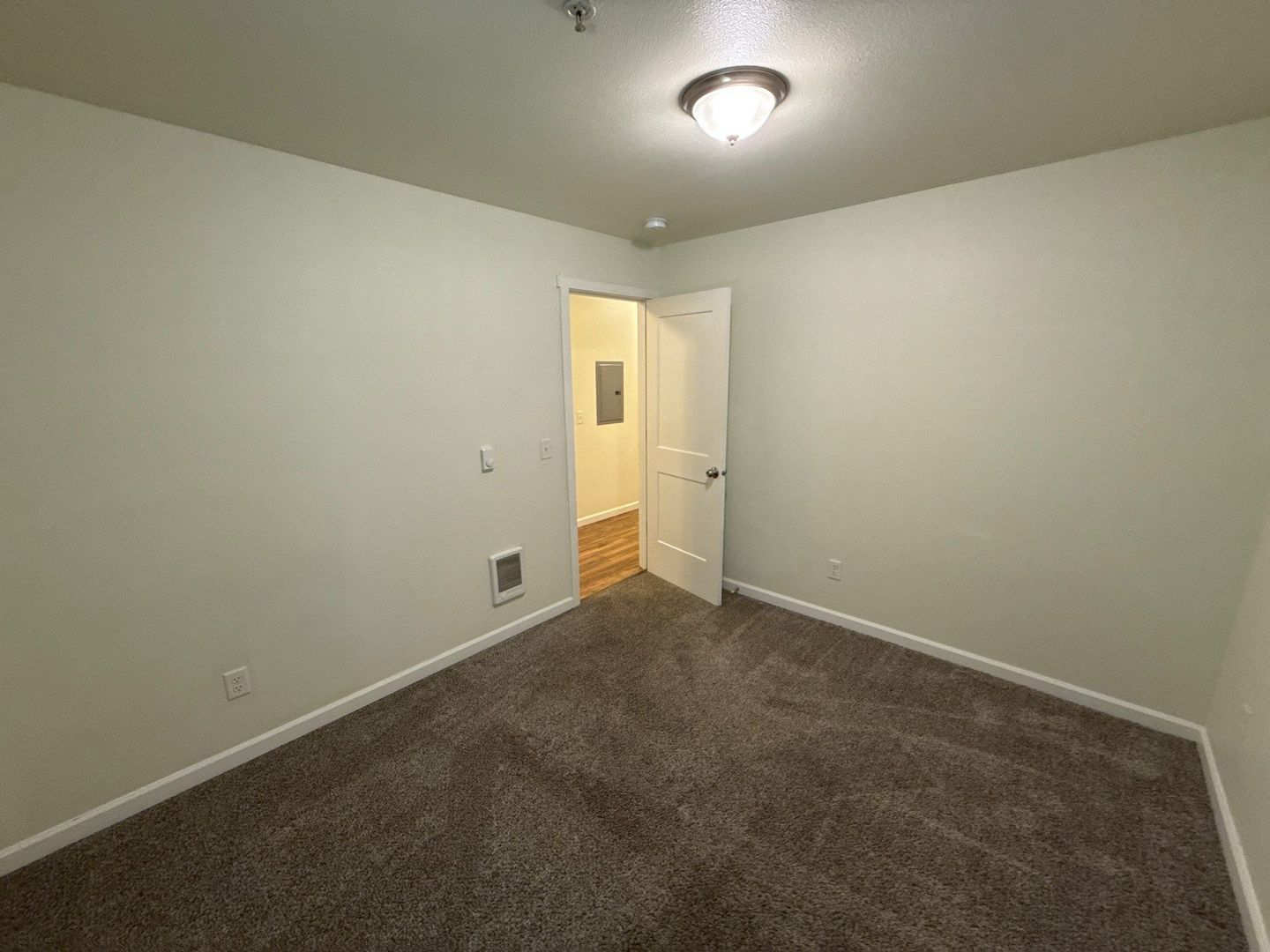 Mount Angel, 3 Bed, 2 Bath, 1st Floor Apartment, Pet Friendly, |AVAILABLE NOW! property image