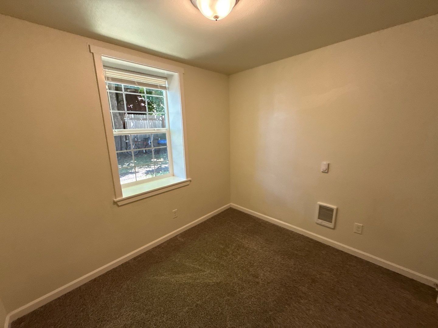 Mount Angel, 3 Bed, 2 Bath, 1st Floor Apartment, Pet Friendly, |AVAILABLE NOW! property image