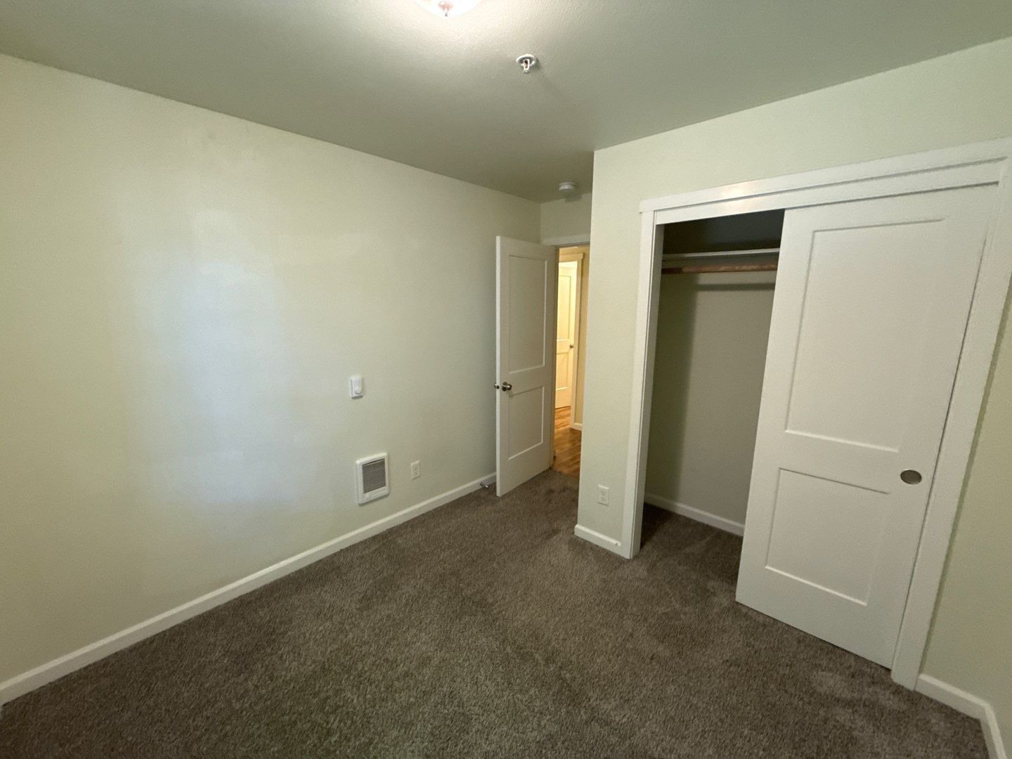 Mount Angel, 3 Bed, 2 Bath, 1st Floor Apartment, Pet Friendly, |AVAILABLE NOW! property image