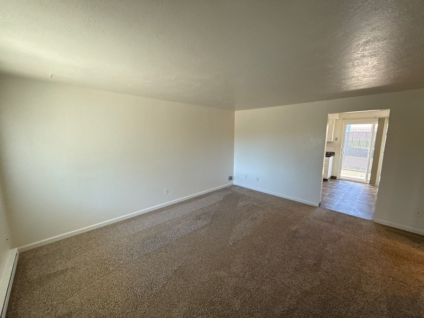 SE Dallas 2 Bed, 1 Bath, Apartment, Water/Sewer/Garbage Paid, AVAILABLE NOW! property image