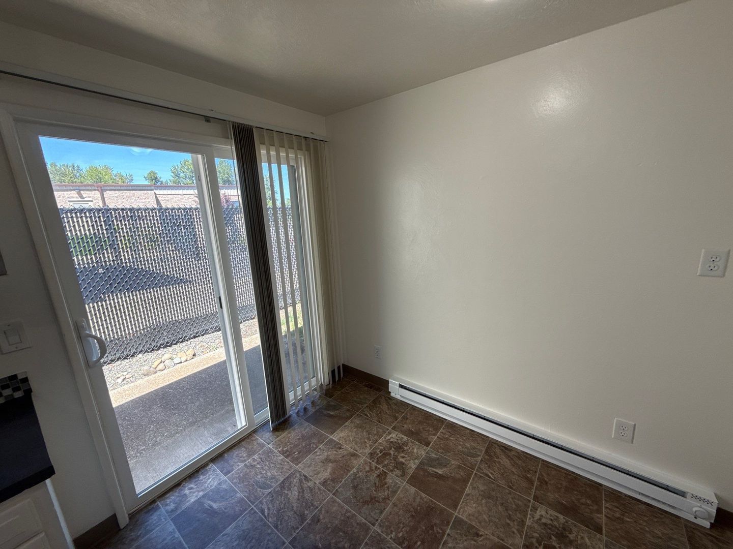 SE Dallas 2 Bed, 1 Bath, Apartment, Water/Sewer/Garbage Paid, AVAILABLE NOW! property image